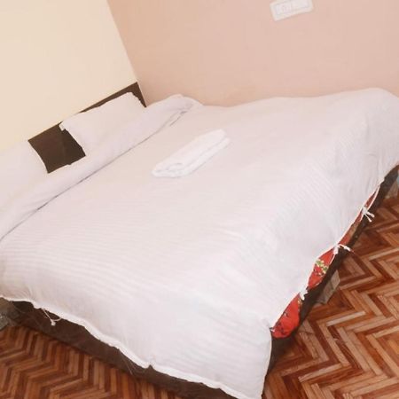 מיראט Spot On Hotel Abhinandan מראה חיצוני תמונה
