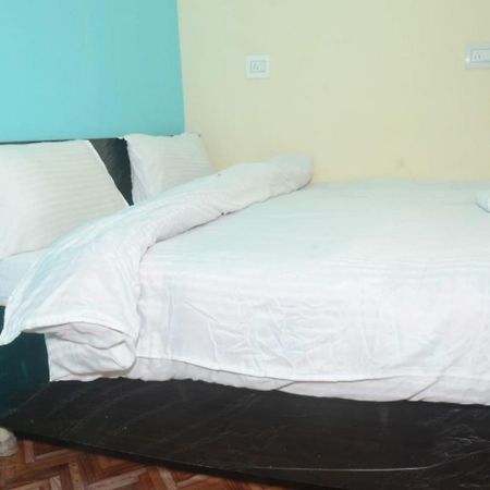 מיראט Spot On Hotel Abhinandan מראה חיצוני תמונה