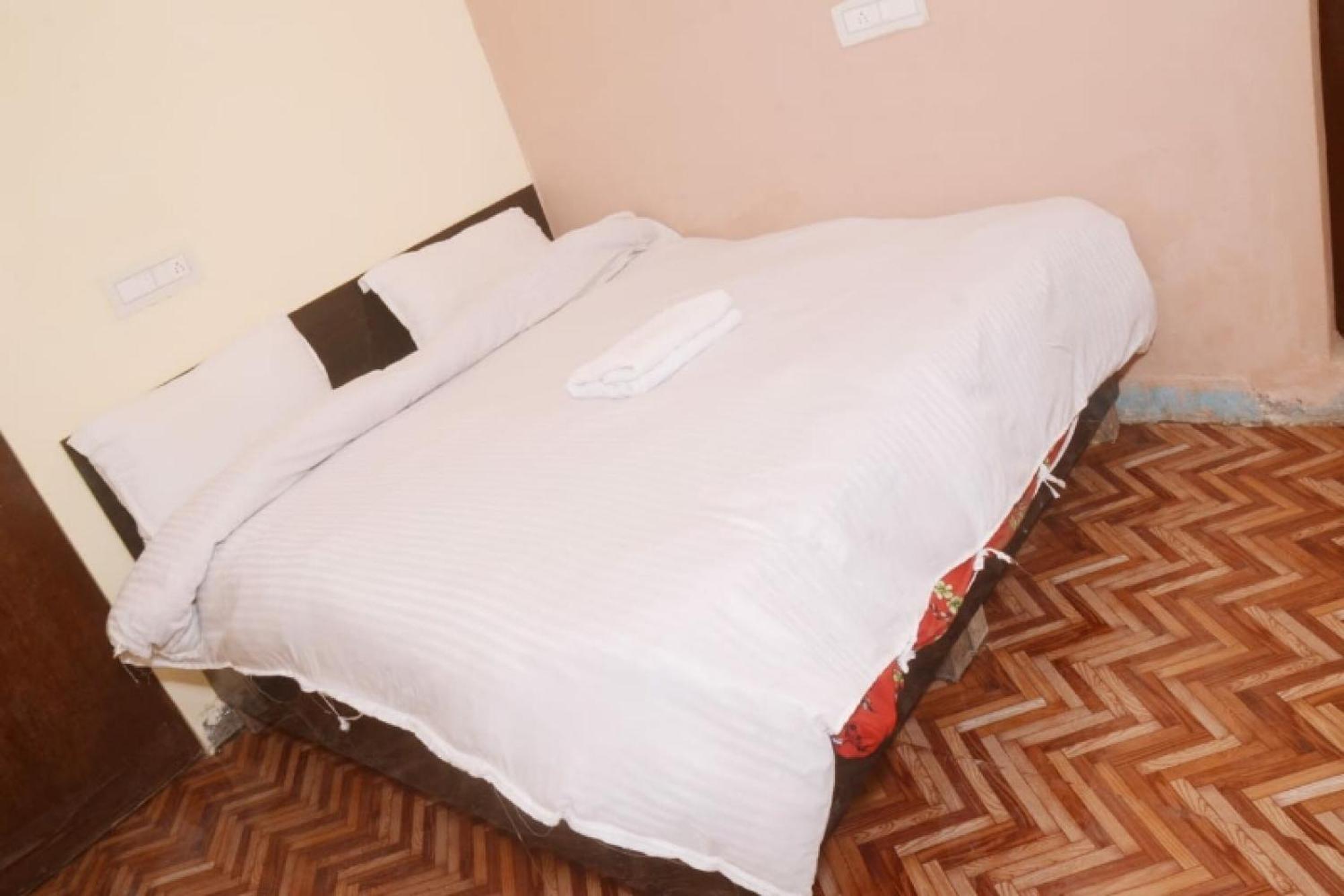 מיראט Spot On Hotel Abhinandan מראה חיצוני תמונה