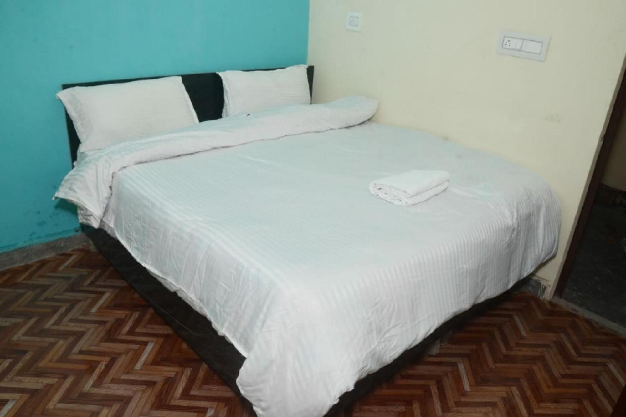 מיראט Spot On Hotel Abhinandan מראה חיצוני תמונה