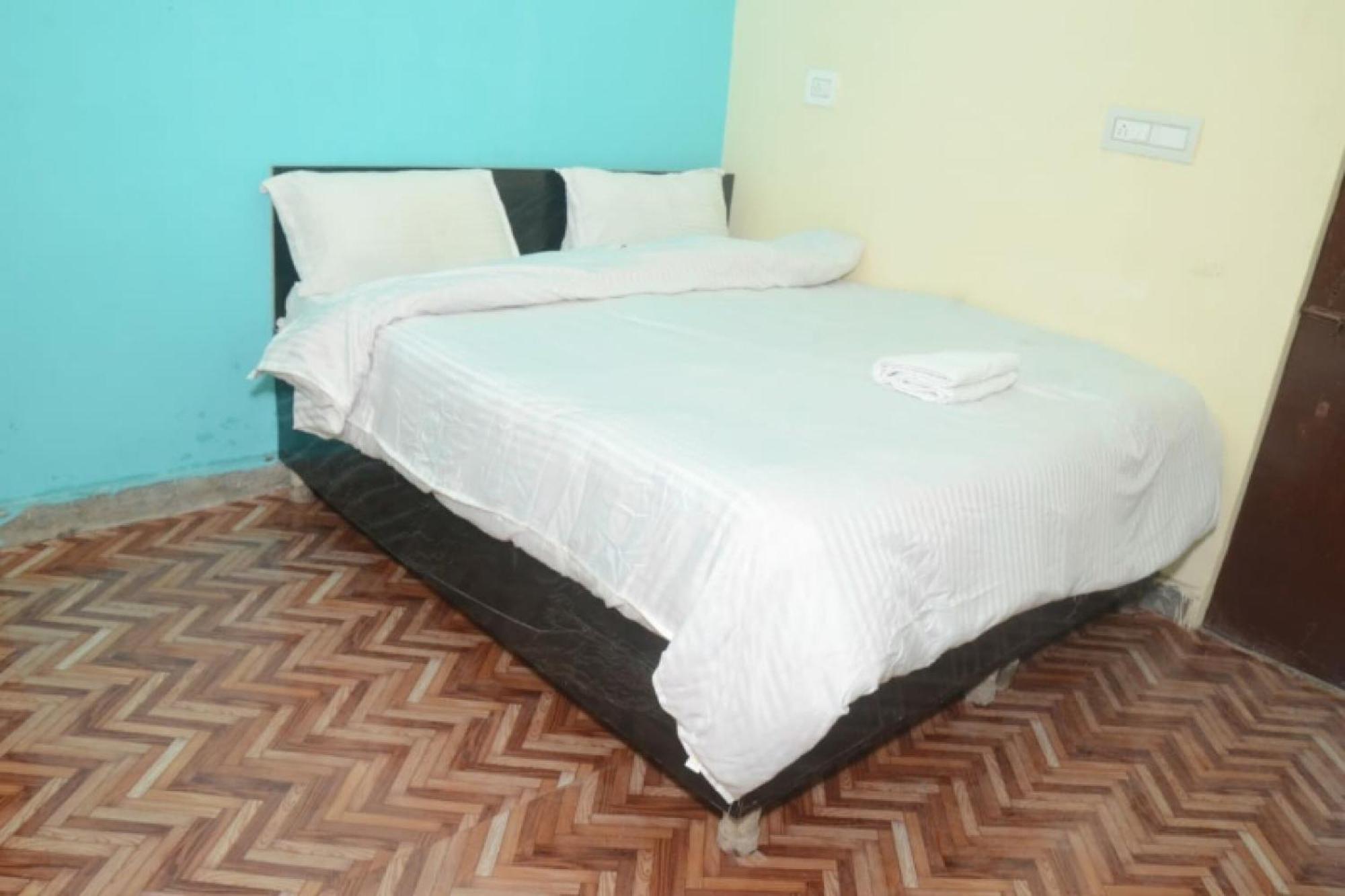 מיראט Spot On Hotel Abhinandan מראה חיצוני תמונה
