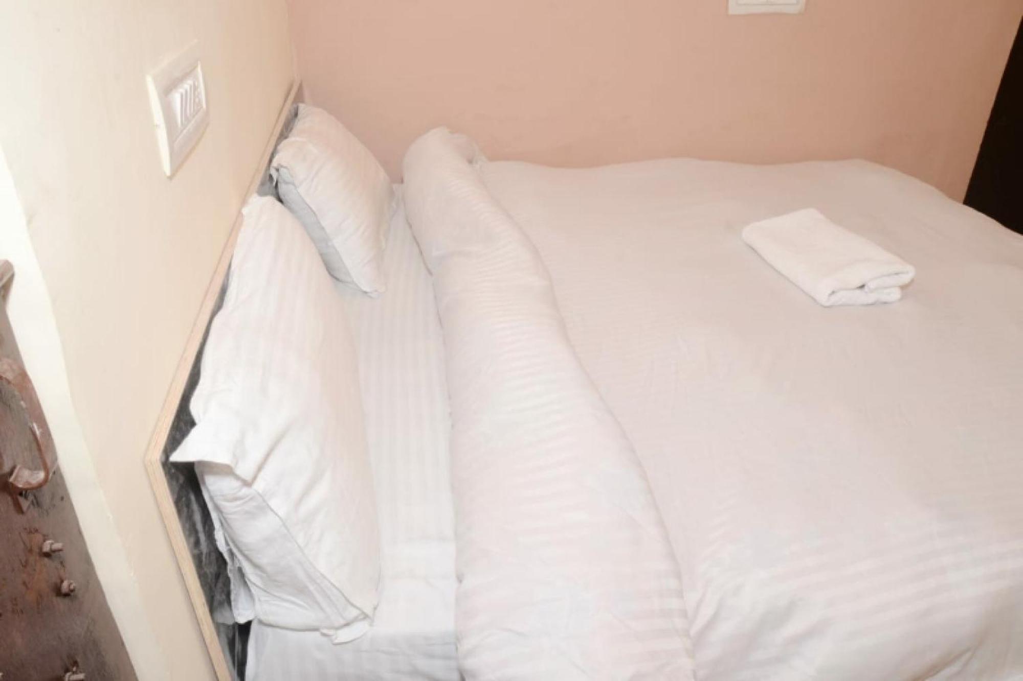 מיראט Spot On Hotel Abhinandan מראה חיצוני תמונה