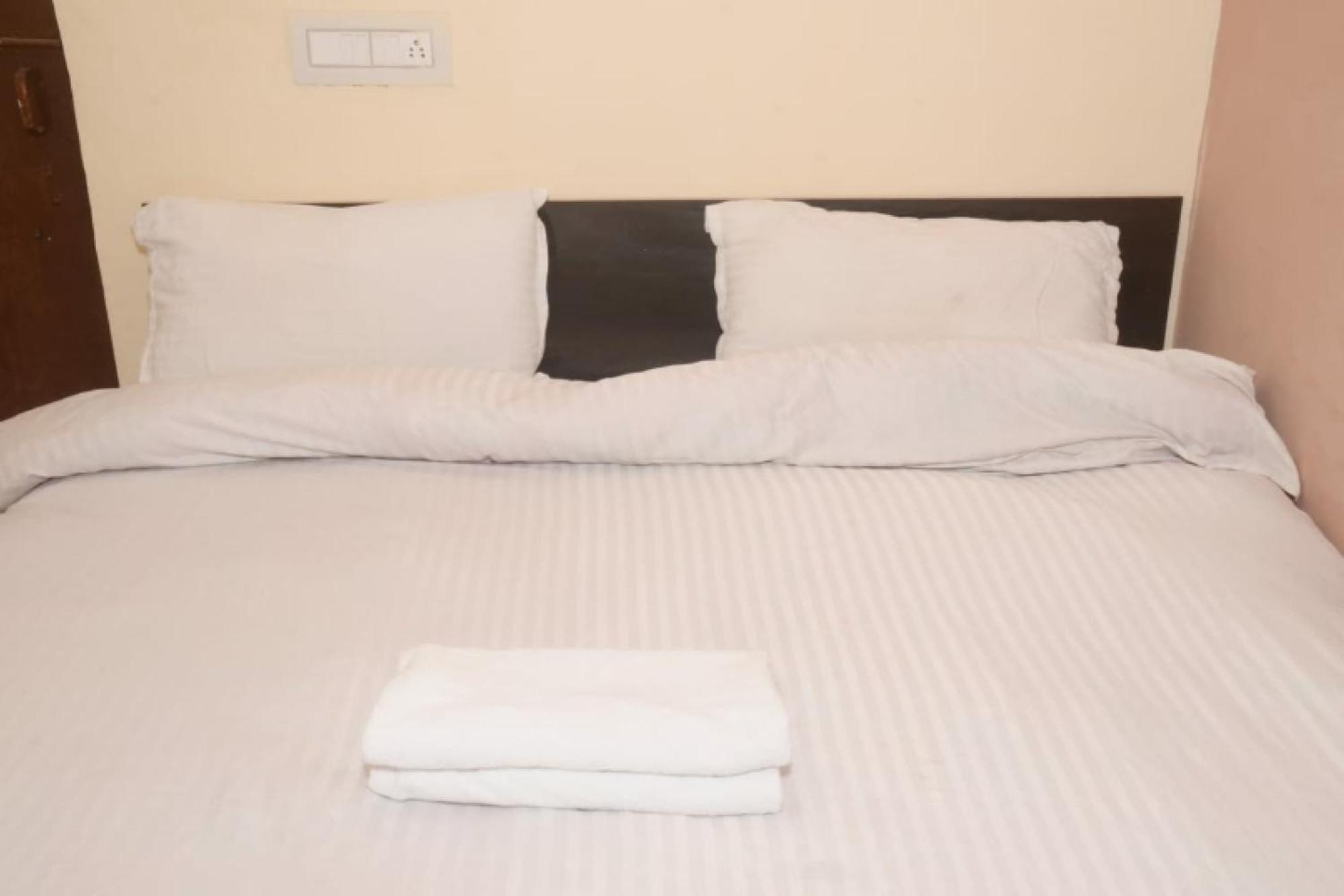 מיראט Spot On Hotel Abhinandan מראה חיצוני תמונה