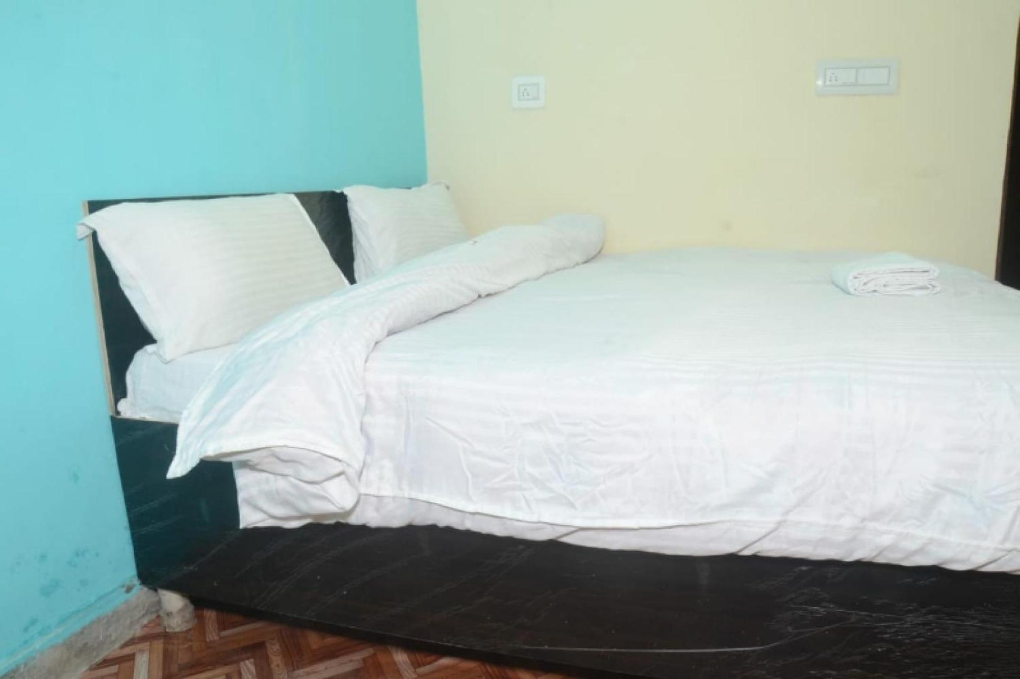 מיראט Spot On Hotel Abhinandan מראה חיצוני תמונה