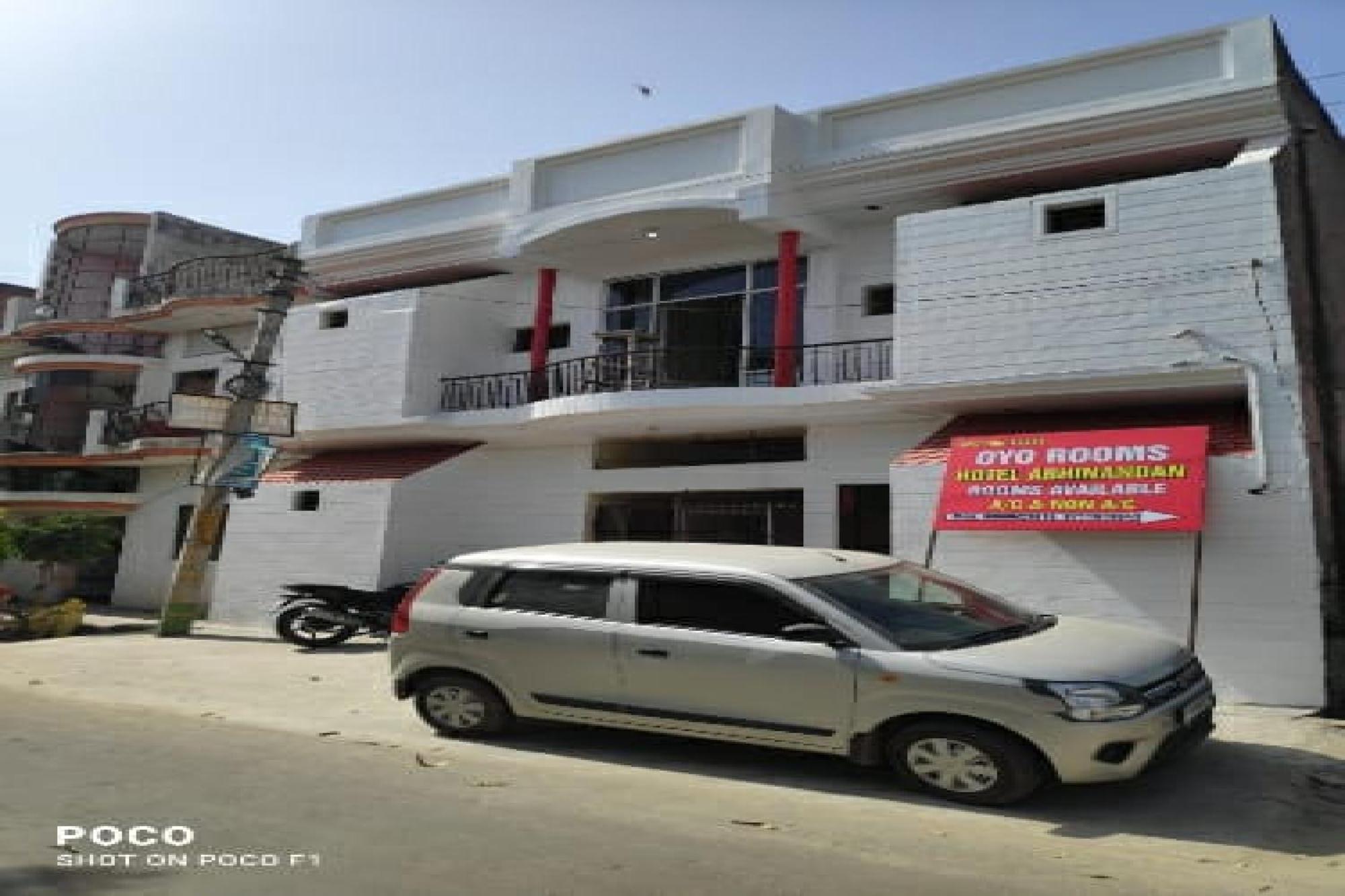 מיראט Spot On Hotel Abhinandan מראה חיצוני תמונה