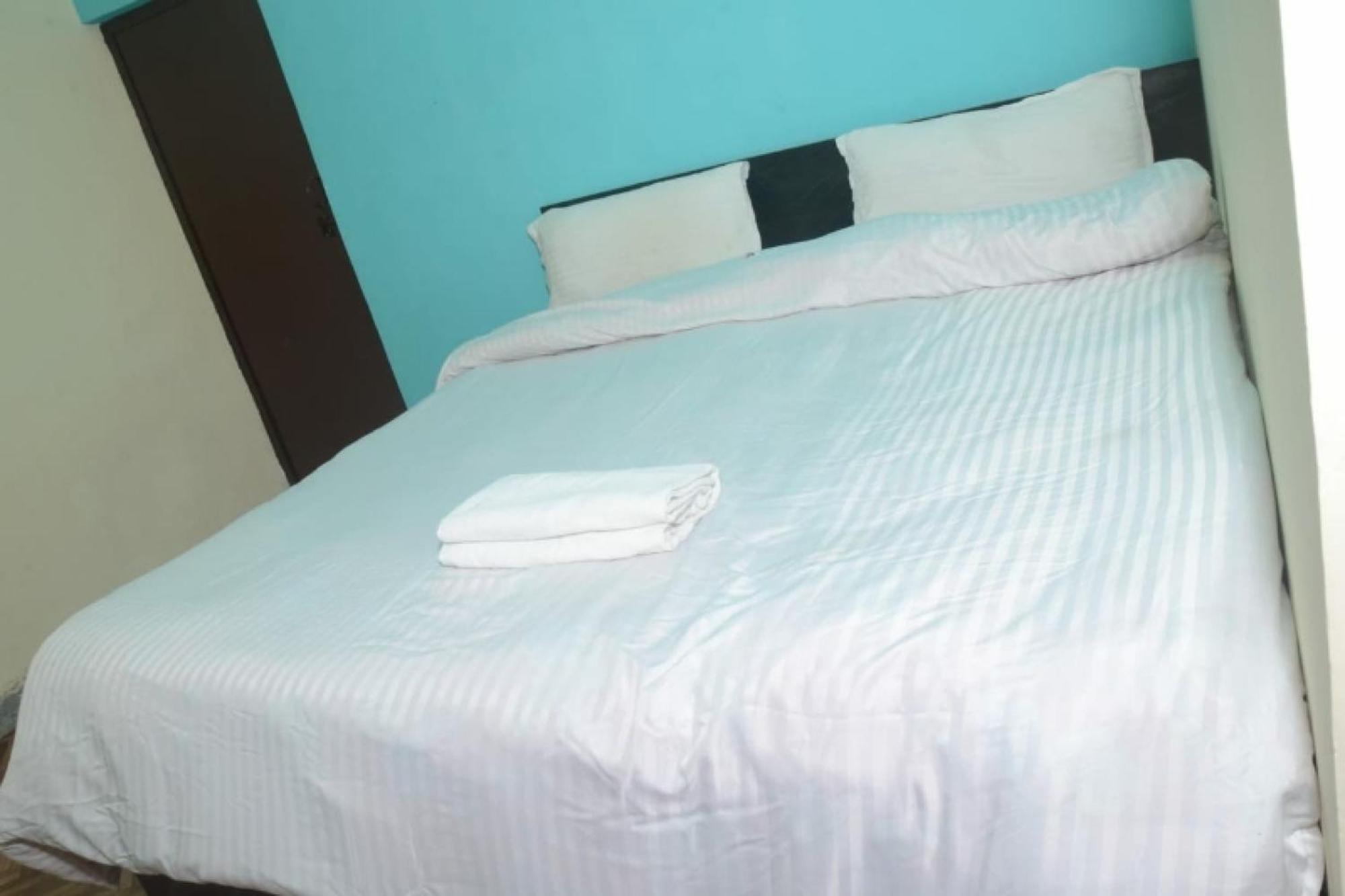 מיראט Spot On Hotel Abhinandan מראה חיצוני תמונה